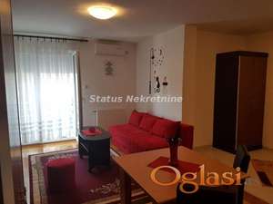 NAMEŠTENA GARSONJERA 31M2 KOD BULEVARA I FUTOŠKE PIJACE, 300EU