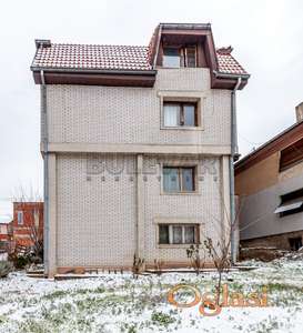 Odlična porodična kuća 320m2,  plac 476m2, Apelovac