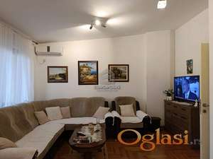 Funkcionalan stan sa velikom terasom ID#8160