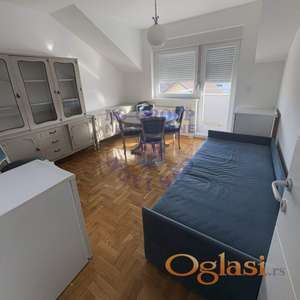 Izdaje se jednoiposoban stan na Adicama