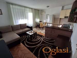 Izdaje se odličan stan u centru Niša, kod Filozofskog fakulteta, 60m2