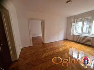 CENTAR - SPENS - DELIMIČNO NAMEŠTEN SALONSKI TROSOBAN STAN ZA POSLOVNI PROSTOR - USELJIVO OD 01.05.2026.God.!!!!