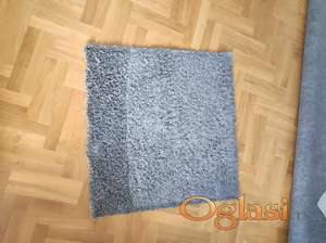 Prodajem dva mala tepiha za predsoblje