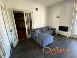 Izdaje se extra povoljno salonac u centru Beograda
