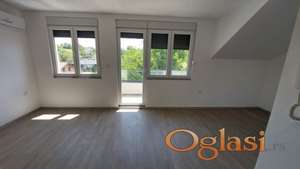 Porodičan četvorosoban stan u Hollywood Hill naselju  !