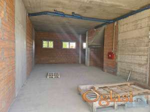 Ulični lokal površine 92m2- Telep