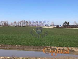 Višenamenski plac na odličnoj lokaciji. Industrija i logistika.