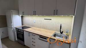 Namešten trosoban stan