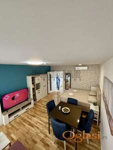 Izdaje se četvorosoban stan u blizini crkve Sv. Luka, centar, 88m2, Lux