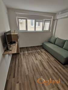 Prelep dvosoban namešten  stan