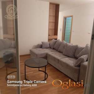 Izdavanje dvosoban stan 54 m² – novogradnja, odlična lokacija kod okretnice 31, kompletno namešten