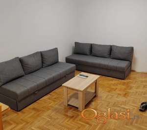 Izdaje se jednosoban, renoviran stan na Adamovićevom naselju .