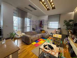 Trosoban stan u Centru Sremske Kamenice