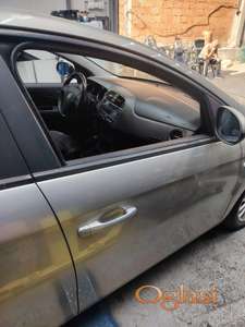 Fiat bravo 2 desna vrata kod boje 272 Originalni delovi  Moguca ugradnja delova  Alfa Romeo 147-156-166-159-GT-MiTo-Giulietta Fiat bravo 2 - croma -grande punto -multipla 2 -punto 3 -stilo-idea Freemont Panda 3 500L 500 500x Lancia ypsilon-delta-musa-lybra Volkswagen Golf 6  Audi a3 2012-2020 Volkswagen Passat B7  Ukoliko zelite da porucite Posaljite poruku preko sms poruke ili pozovite na telefon 0616115961