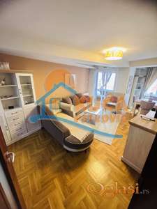 Izdaje se lux stan u centru Niša, sa garažnim mestom, 64m2