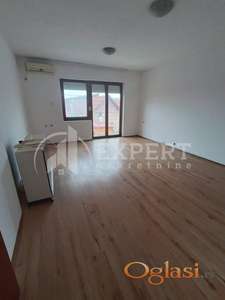Izdaje se stan u kući na Ledenoj steni, 74m2