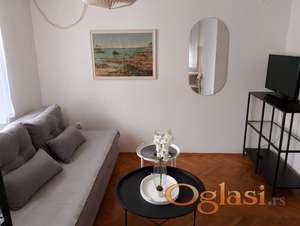 Kompletno opremljen stan na Grbavici – mirna lokacija, odličan raspored