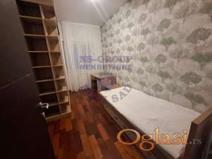 Jedinstven četvorosoban, veoma svetao stan na Bulevaru Evrope!