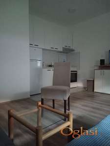 NAMESTENA GARSONJERA, ADICE, JADRANKE STOJAKOVIC