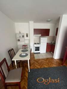 Kompletno nameštena garsonjera