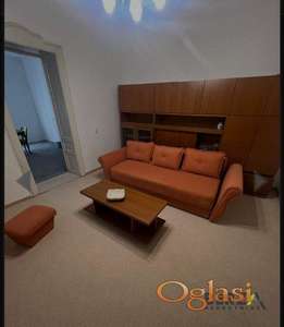 KOMFORAN, SALONSKI TROSOBAN STAN - STARI GRAD