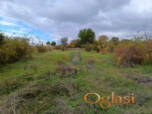 U pitanju je plac od 27 ari između 2 manastira.