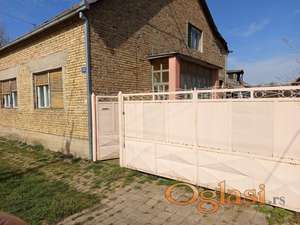 Prodajem kucu u Budisavi 95000e