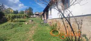 Prodaje se plac u Novim Ledincima sa kućom za ulaganje / rušenje