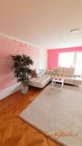 Izdaje se odličan četvorosoban stan kod Pravnog fakulteta, 110m2