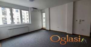  PROSTRAN POSLOVNI PROSTOR SA GARAŽOM NA BULEVARU EVROPE