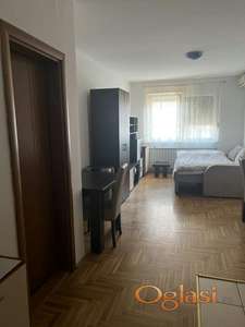 Garsonjera na Bulevaru Evrope