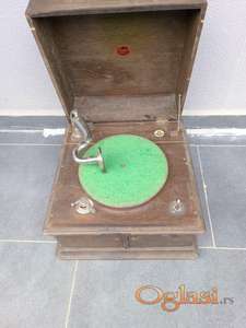 PRODAJEM GRAMOFON