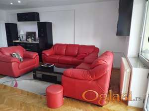 Komforan, namešten, stan na Bulevaru oslobođenja