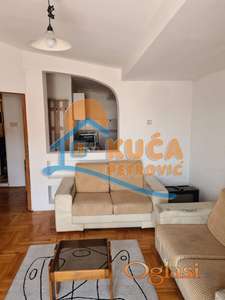 Izdaje se jednoiposoban stan u  strogom centru Niša, 40m2!