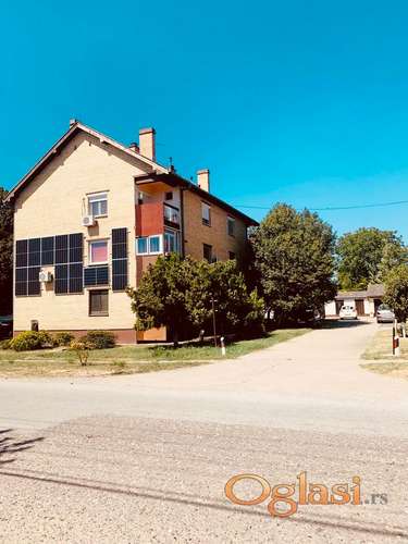 Trosoban stan sa dva balkona – odlična lokacija i odmah useljiv, Bečej