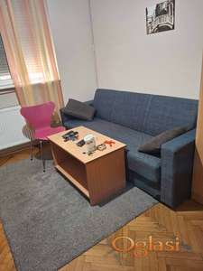 NAMESTENA GARSONJERA U CENTRU, DEPOZIT 150€