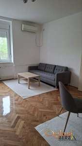  KOMFORAN, RENOVIRAN TROSOBAN STAN SA PARKING MESTOM KOD DUNAVSKOG PARKA