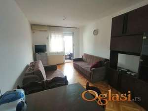 Nameštena veća garsonjera 33m2 -  Kornelija Stankovića, Detelinara