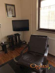 KOMPLETNO OPREMLJEN DVOSOBAN STAN, GRBAVICA 