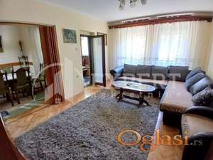 Izdaje se namešten trosoban stan kod parka Svetog Save, na Vizantijskom bulevaru, 65m2, cg