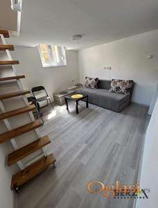 JEDNOIPOSOBAN STAN SA GALERIJOM, ŠIRI CENTAR - ODLIČNA INVESTICIONA PRILIKA 