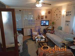 Na prodaju spratna kuća na Adicama