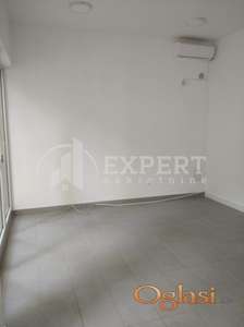 Izdaje se ulični lokal u centru, 40m2!