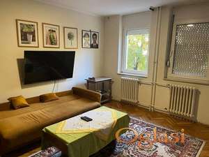 Izdaje se stan na mirnoj lokaciji.