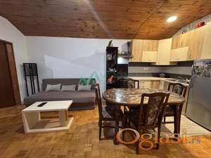 Novi Sad, Banatić, trosoban stan na spratu kuće