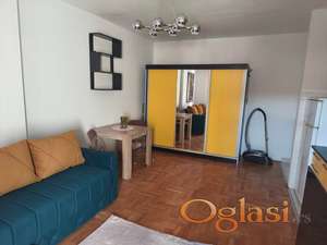 Renoviran stan, odlicna lokacija