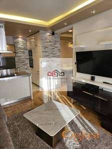 TROSOBAN  STAN SA GARAŽNIM MESTOM 800 EURA