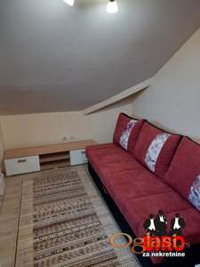 * * * Garsonjera na početku Adica