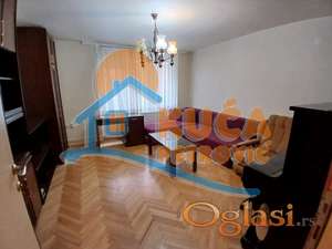 Izdaje se jednosoban namešten stan u centru Niša u Balkanskoj ulici, 39m2, cg