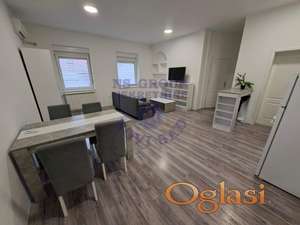 Funkcionalan, trosoban stan, Bulevar oslobođenja!